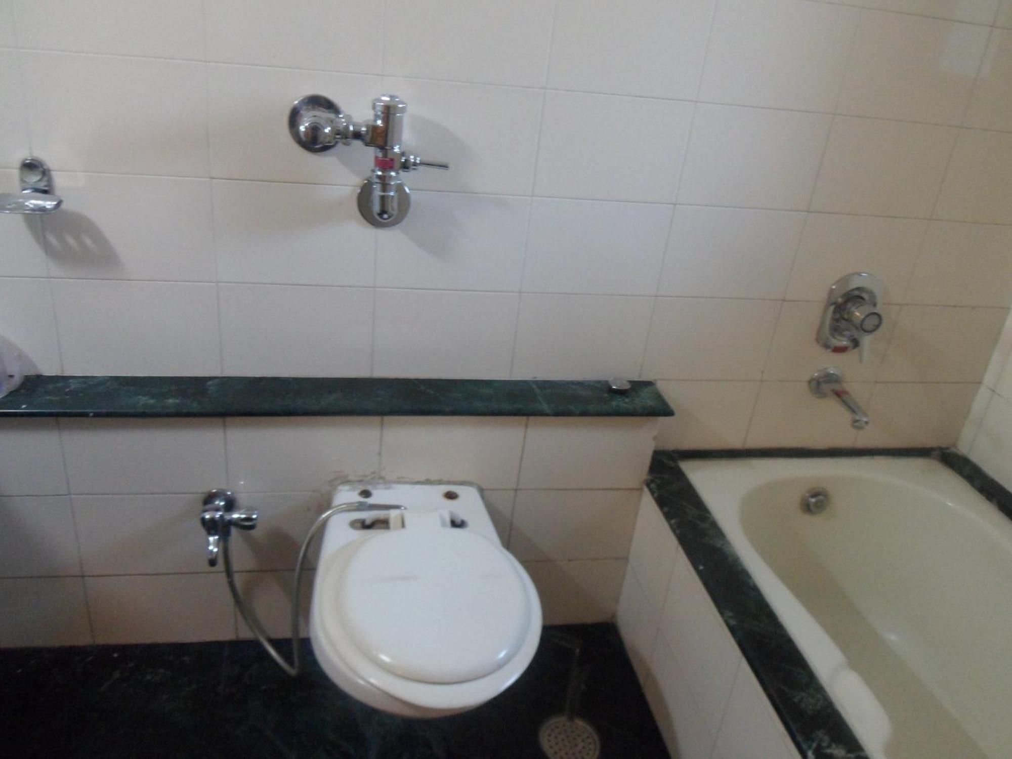 נאסיק Hotel Pooja International מראה חיצוני תמונה