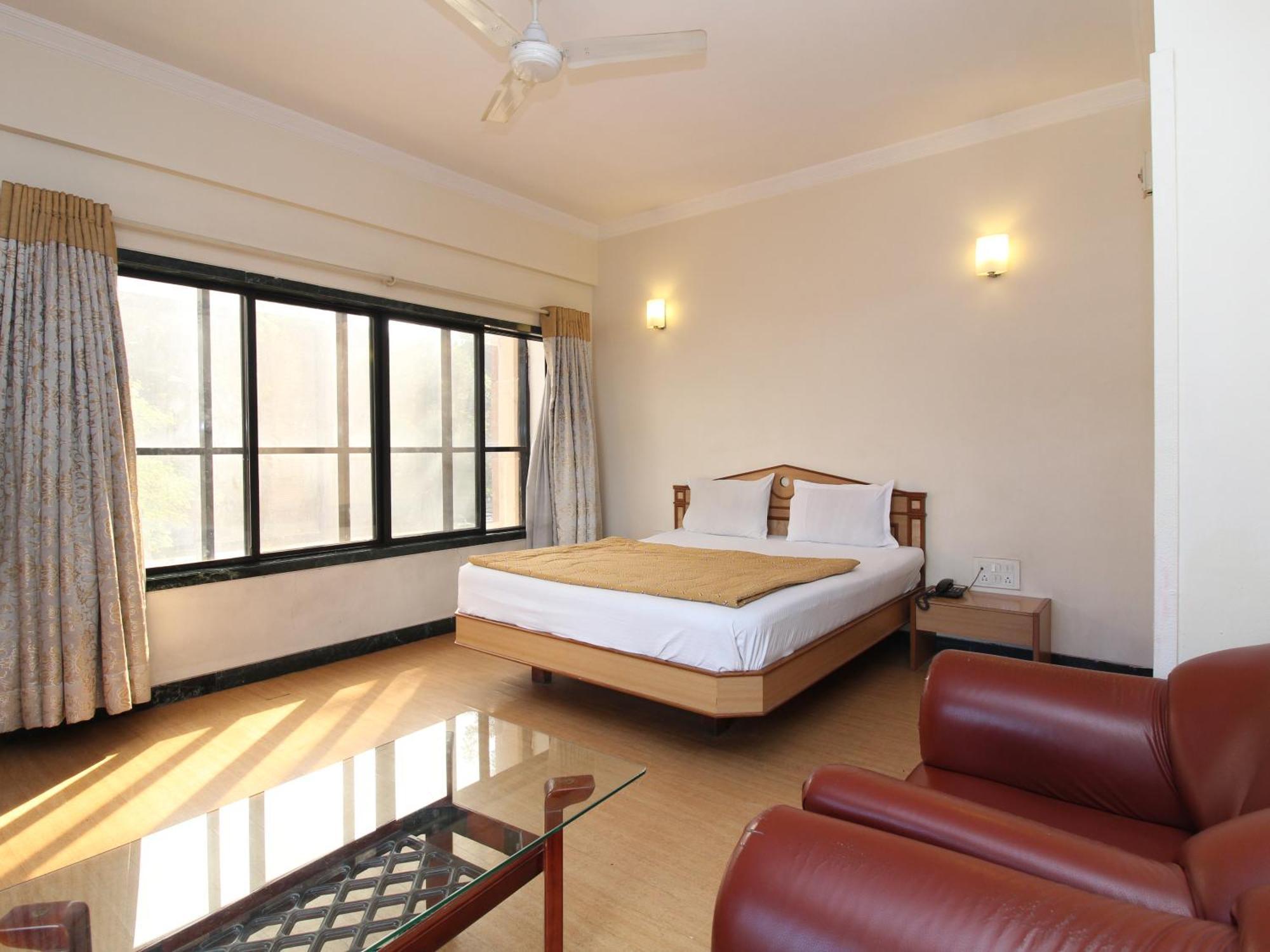 נאסיק Hotel Pooja International מראה חיצוני תמונה